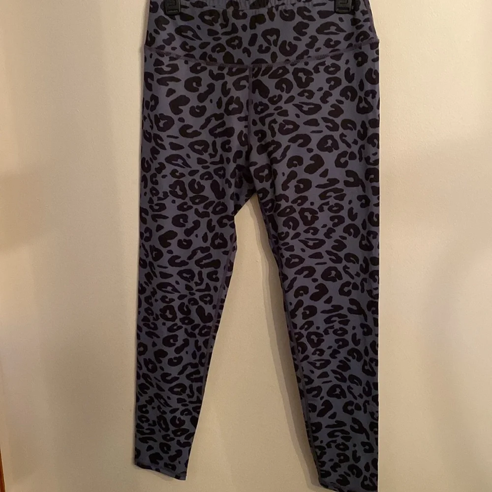 Unbranded, Women's Two-Piece, Leopard Print Sports Bra & Legging, Size: XL - Picture 5 of 11